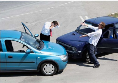 Hãy phân tích những tác hại có thể xảy ra khi các xe tham gia giao thông