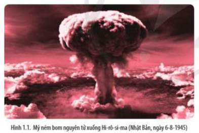 Đầu tháng 8-1945, Mỹ ném hai quả bom nguyên tử xuống thành phố Hi-rô-si-ma