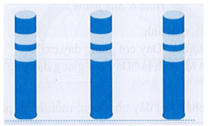 Hình 5 mô phỏng một dãy cột dùng để giăng dây trên hè phố hoặc cho một khu vực