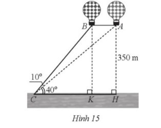Hai khinh khí cầu được thả lên cùng độ cao là 350 m (ở hai vị trí A và B)