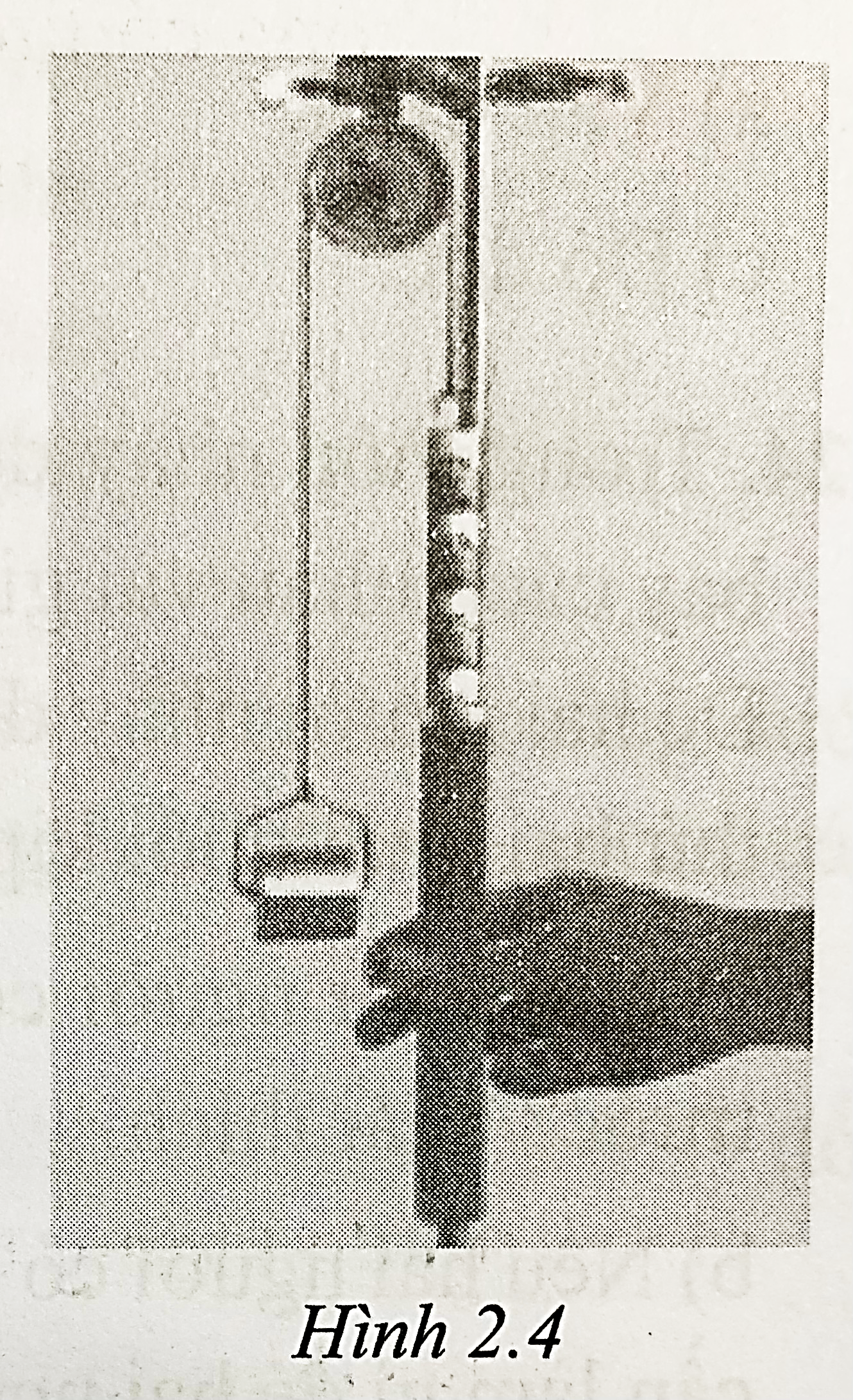 Thí nghiệm đo lực cần để kéo vật lên bằng ròng rọc được bố trí như hình 2.4