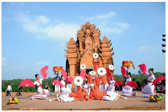 Soạn bài Lễ hội dân gian đặc sắc của dân tộc Chăm ở Ninh Thuận | Ngắn nhất Soạn văn 10 Cánh diều