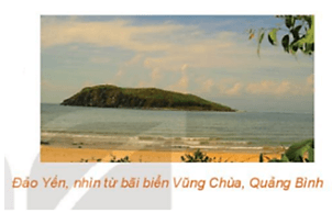 Từ bãi biển Vũng Chùa, Quảng Bình ta có thể ngắm được Đảo yến