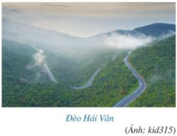 Đèo Hải Vân là một cung đường hiểm trở trên tuyến giao thông suốt Việt Nam