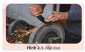 Khi được mài (Hình 2.1), lưỡi dao không chỉ sắc hơn mà còn nóng lên