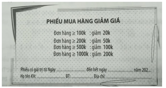 Bạn Long có một phiếu mua hàng giảm giá (hình dưới) ở một của hàng bán dụng cụ thể thao